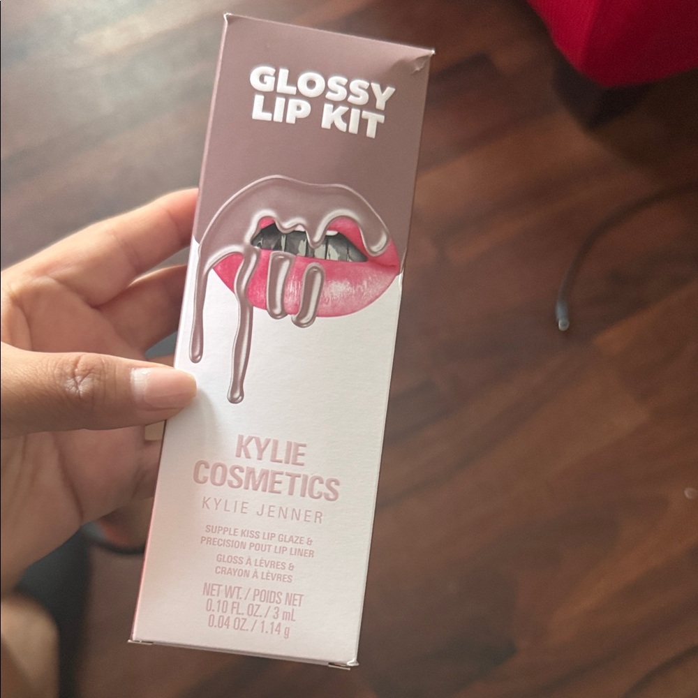 Kylie Cosmetics Glossy Lip Kit - Soft Pink